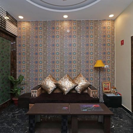 Hotel O Cloud New Delhi Exteriör bild
