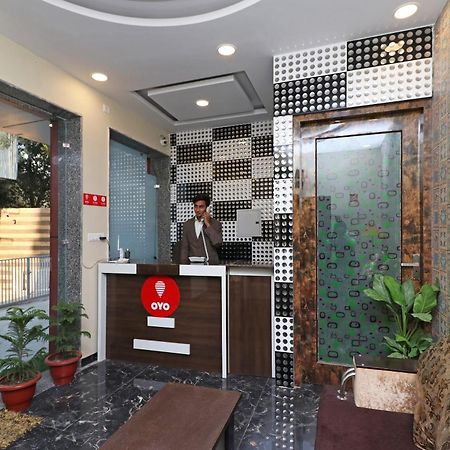 Hotel O Cloud New Delhi Exteriör bild