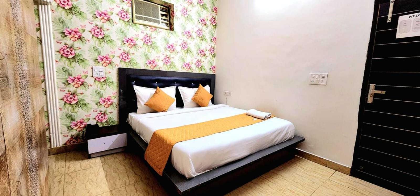 Hotel O Cloud New Delhi Exteriör bild