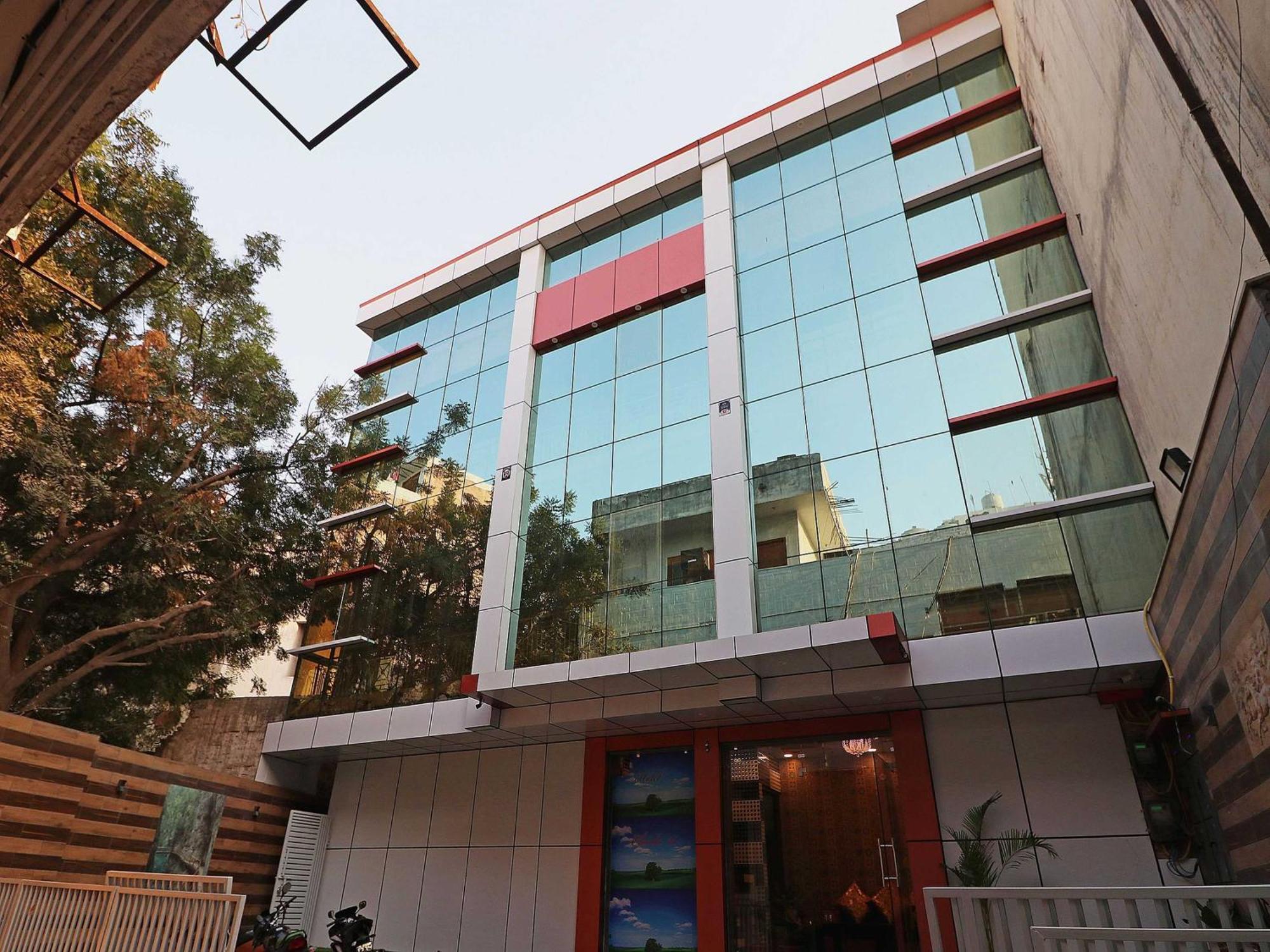 Hotel O Cloud New Delhi Exteriör bild