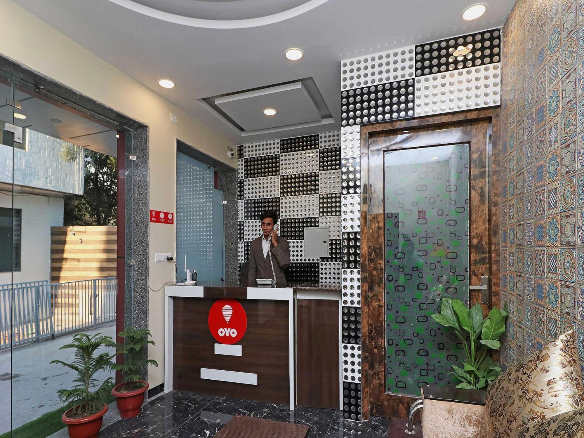 Hotel O Cloud New Delhi Exteriör bild