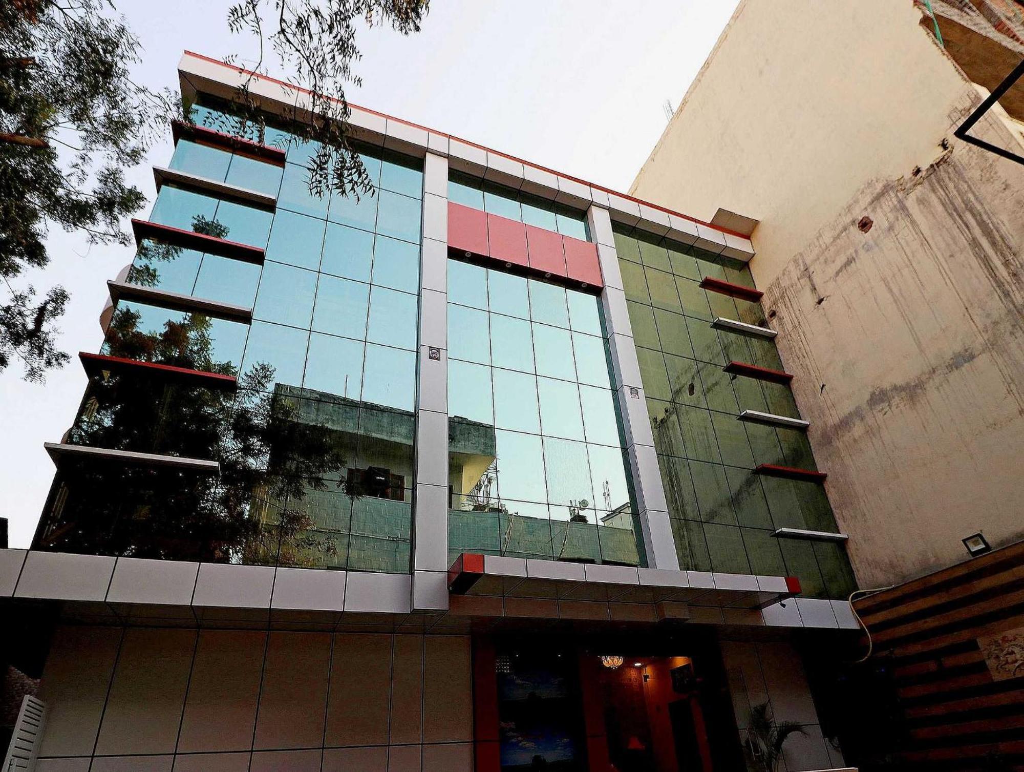Hotel O Cloud New Delhi Exteriör bild