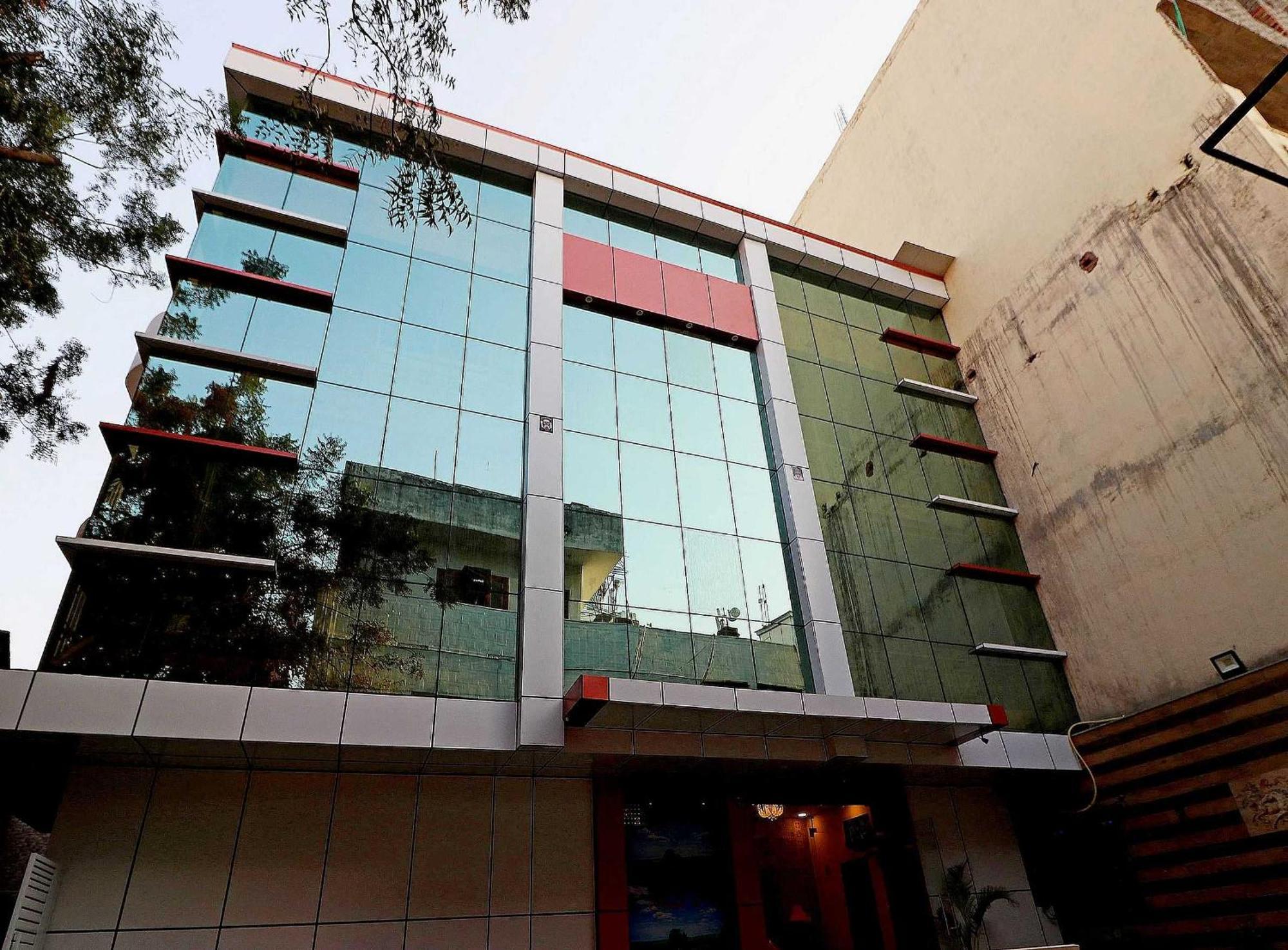 Hotel O Cloud New Delhi Exteriör bild