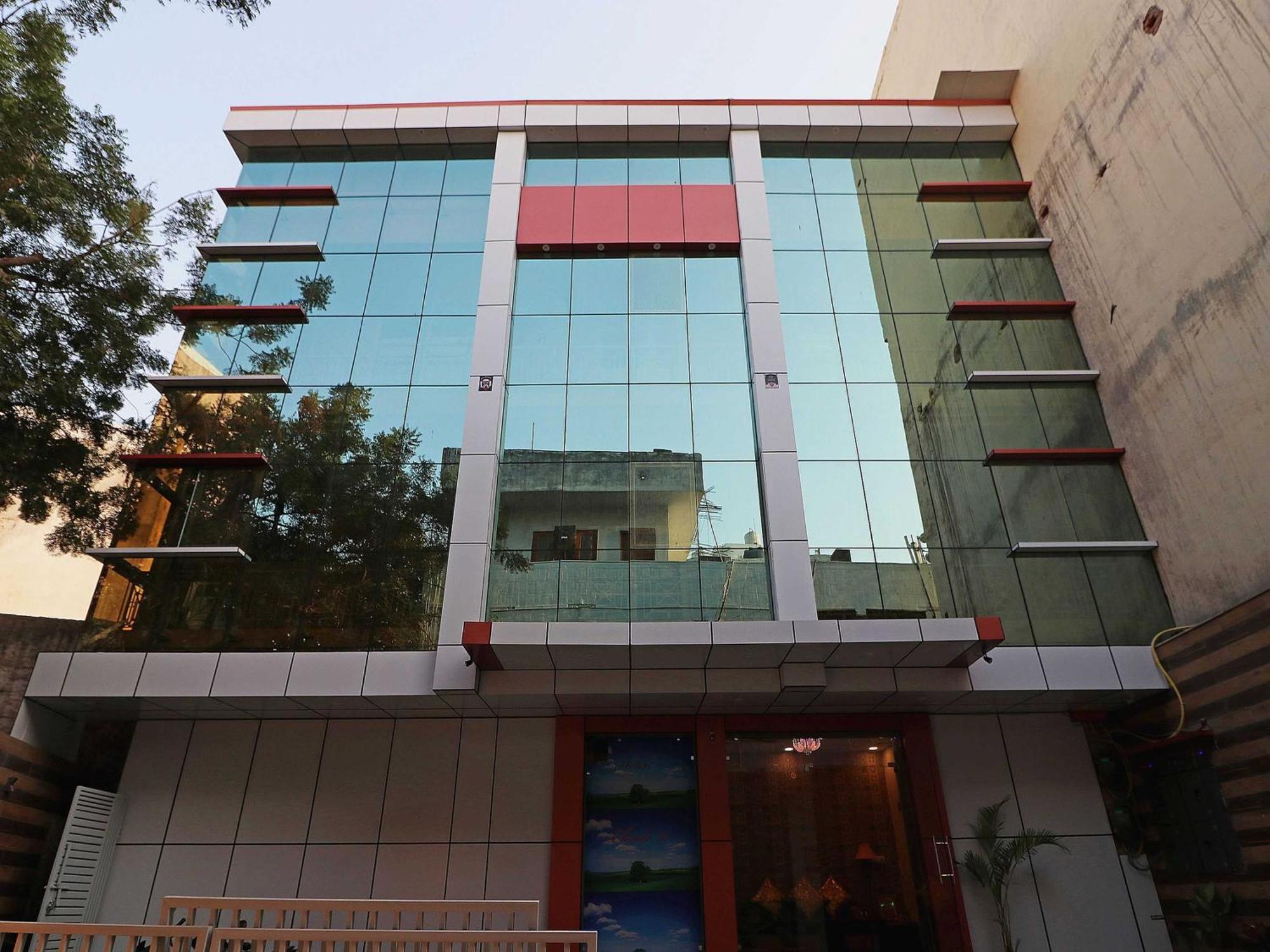 Hotel O Cloud New Delhi Exteriör bild