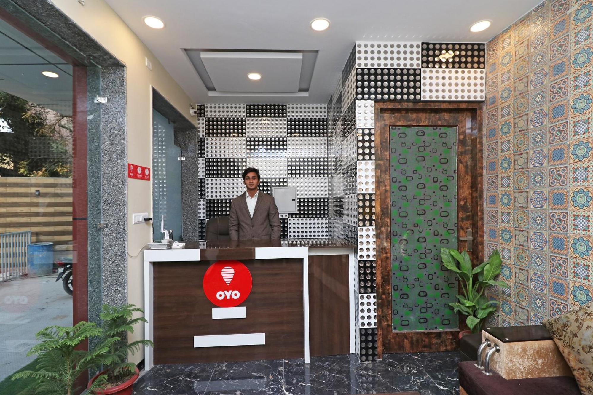 Hotel O Cloud New Delhi Exteriör bild