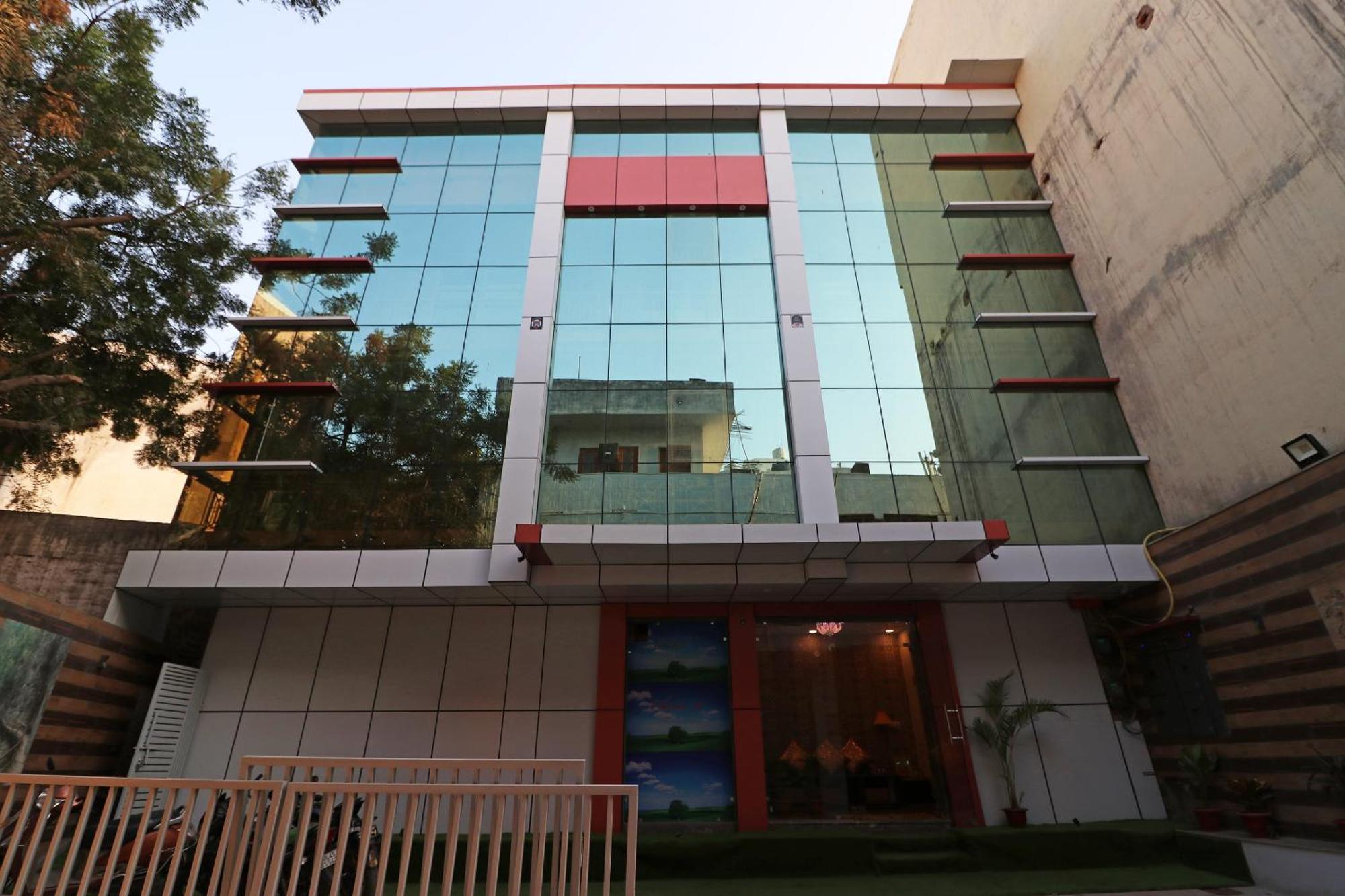 Hotel O Cloud New Delhi Exteriör bild